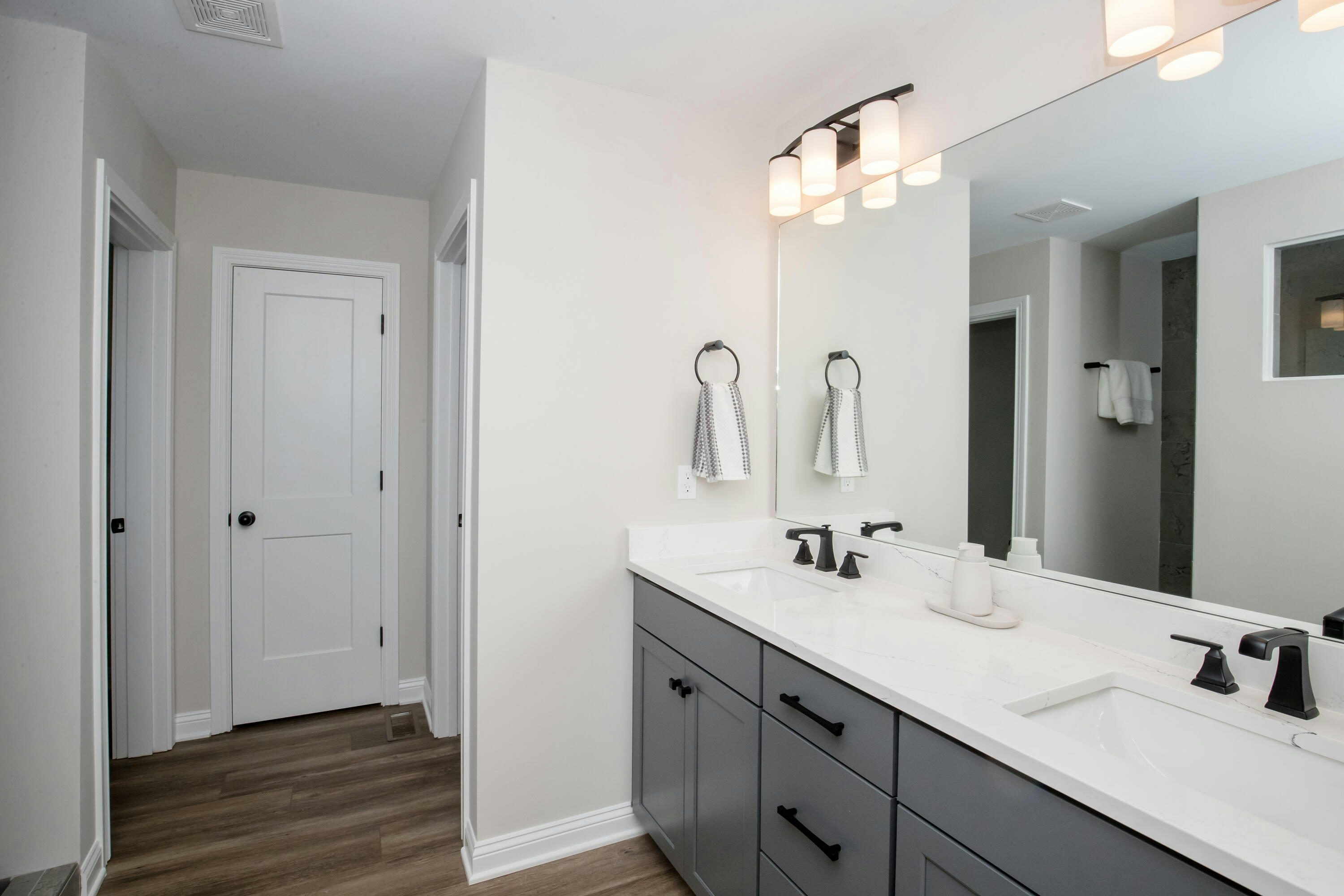 Abigail Primary Bath